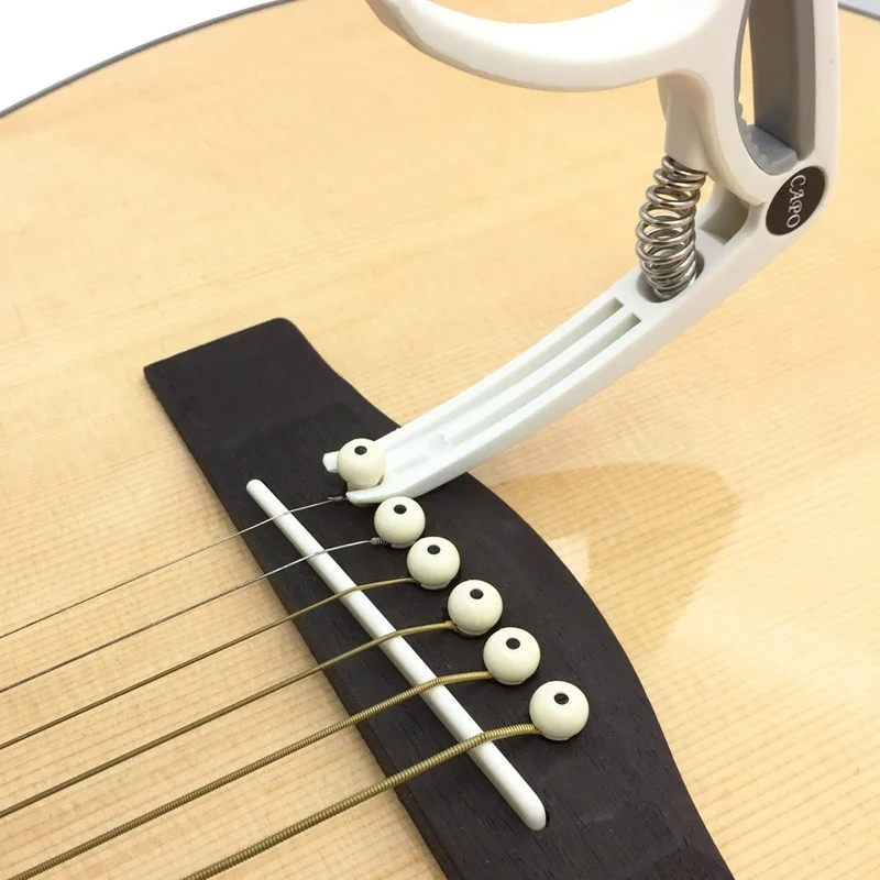 Capodastre de guitare en plast - Guitar Tuner Clip avis et prix