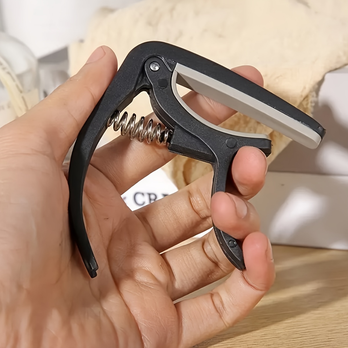 Capo de guitare en bois durabl - Guitar Tuner Clip avis et prix